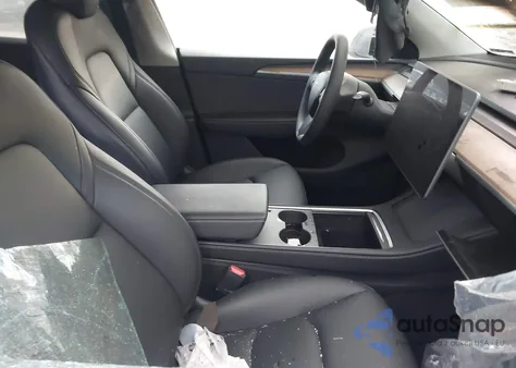 2023 Tesla Model Y Awd/Long Range Dual Motor All-Wheel Drive z USA, uszkodzony, nr VIN 7SAYGDEE9PA177555